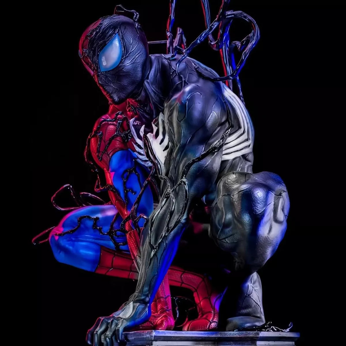 Symbiotic Spider-Man
Venom Figure LED | 40Cm
