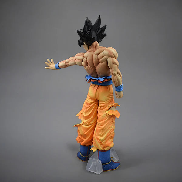 Son Goku Iconic Limited Edition Action Figure With
2 Replaceable Hands (26
Cm Height) - Dragon Ball
Z